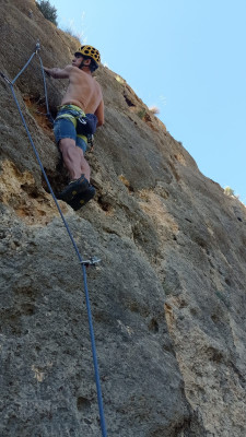 Imagen 1 de José Antonio sobre Singing Rock - Kletterhelm Hex - Casco de escalada